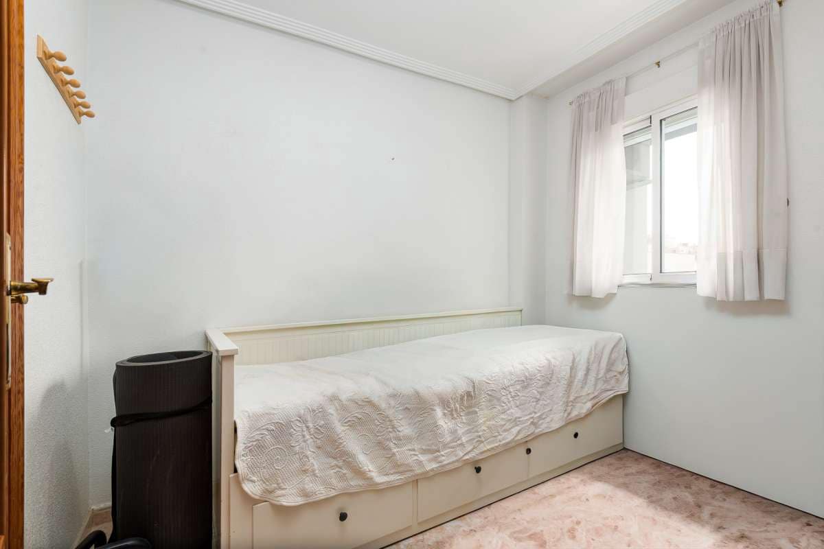 2 Zimmer Apartment zu verkaufen in Torrevieja mit Pool - 129.000 € (Ref: 10048133)