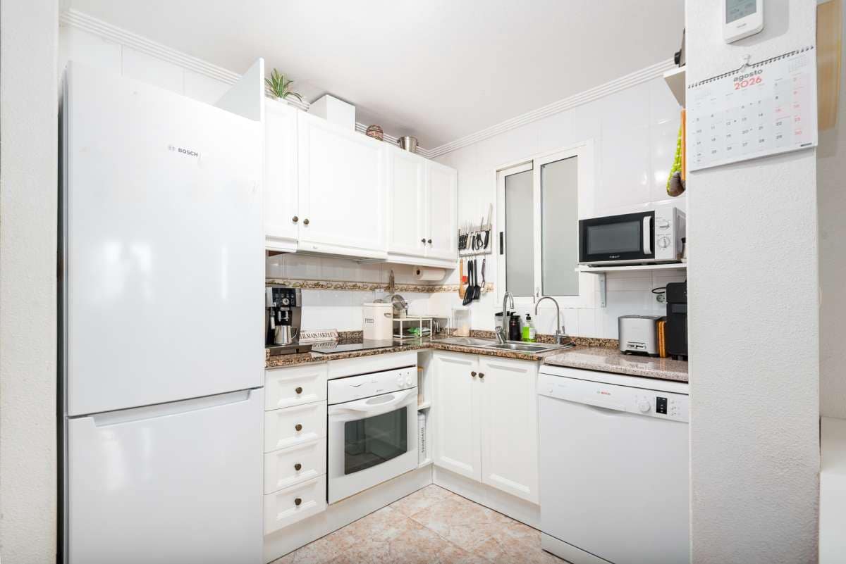2 Zimmer Apartment zu verkaufen in Torrevieja mit Pool - 129.000 € (Ref: 10048133)