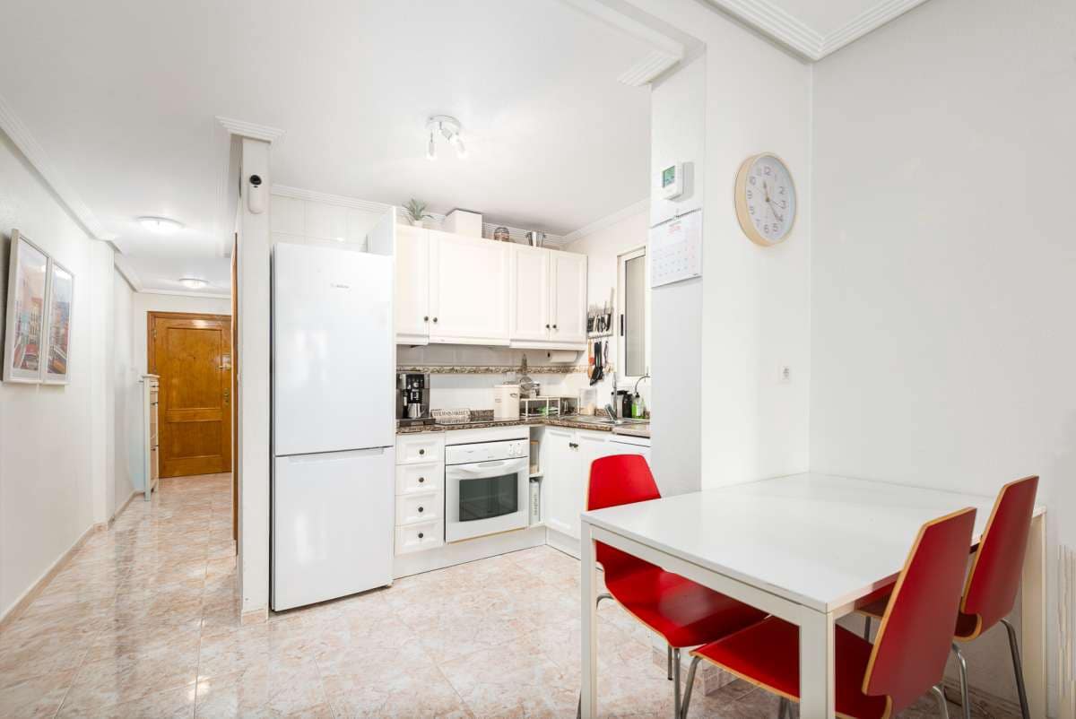 2 Zimmer Apartment zu verkaufen in Torrevieja mit Pool - 129.000 € (Ref: 10048133)