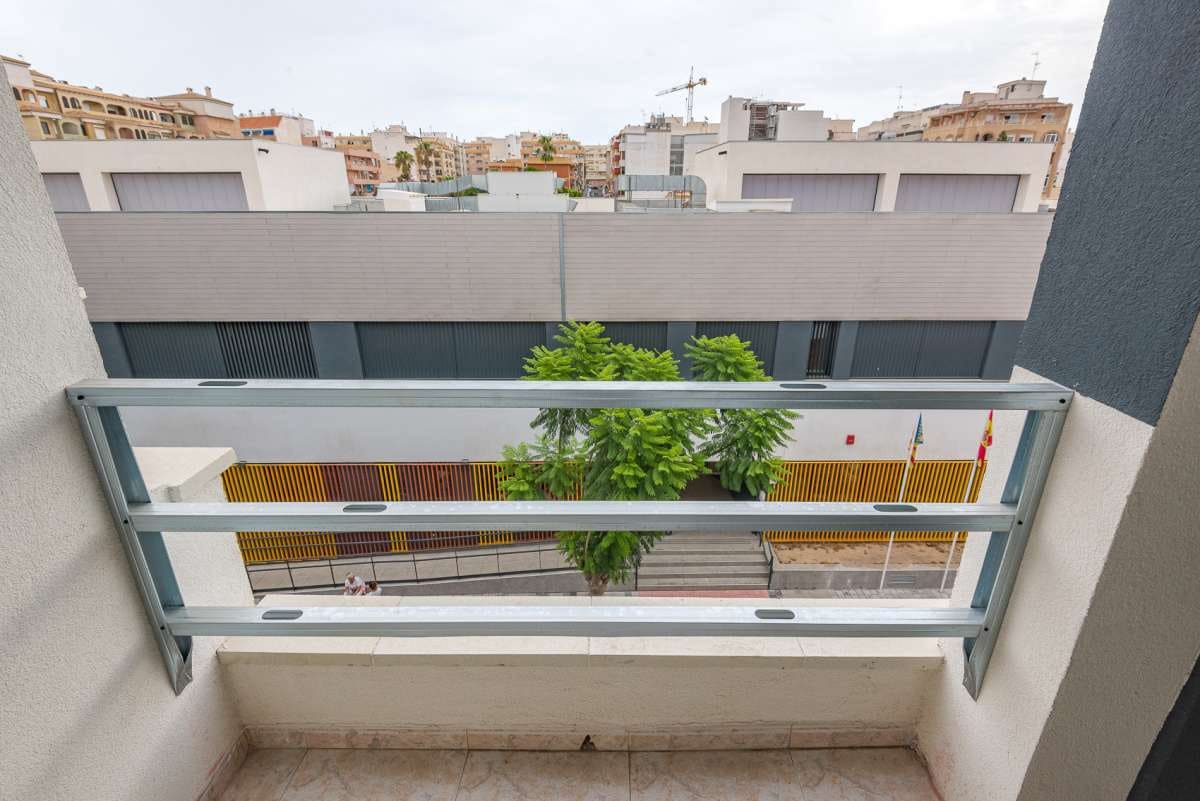 2 Zimmer Apartment zu verkaufen in Torrevieja mit Pool - 129.000 € (Ref: 10048133)
