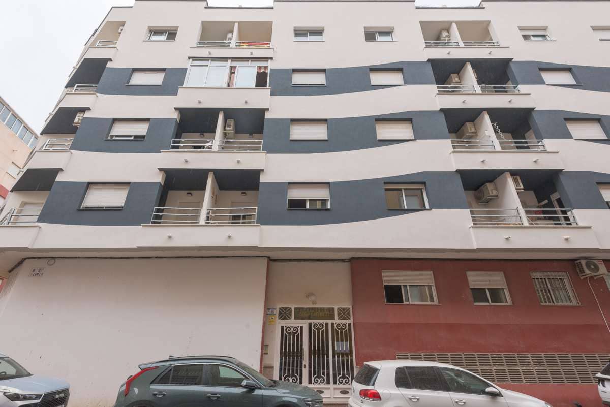 2 Zimmer Apartment zu verkaufen in Torrevieja mit Pool - 129.000 € (Ref: 10048133)