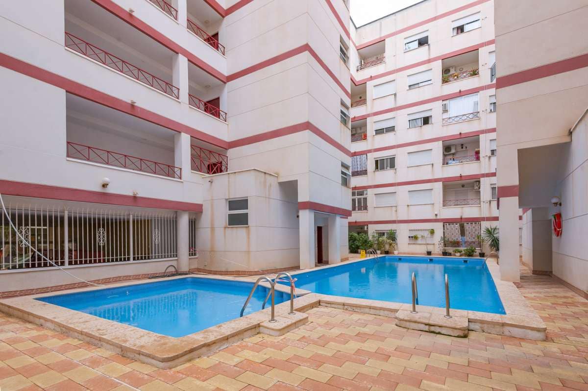 2 Zimmer Apartment zu verkaufen in Torrevieja mit Pool - 129.000 € (Ref: 10048133)