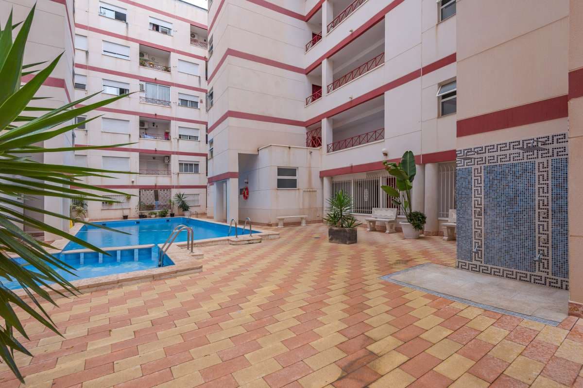 2 Zimmer Apartment zu verkaufen in Torrevieja mit Pool - 129.000 € (Ref: 10048133)