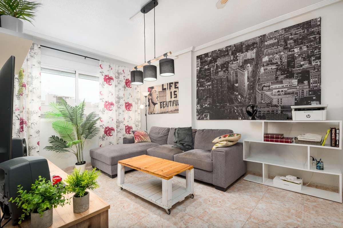2 Zimmer Apartment zu verkaufen in Torrevieja mit Pool - 129.000 € (Ref: 10048133)