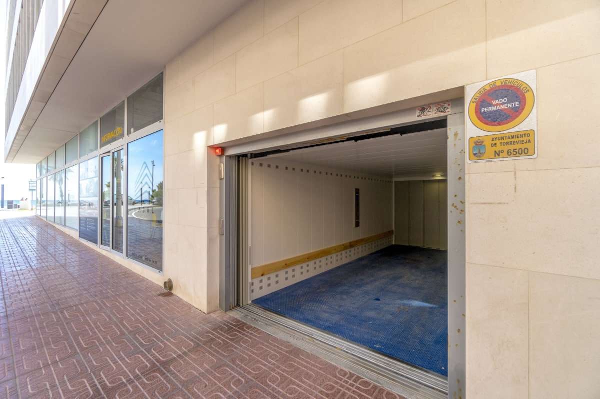 4 Zimmer Apartment zu verkaufen in Torrevieja - 1.265.000 € (Ref: 10048134)