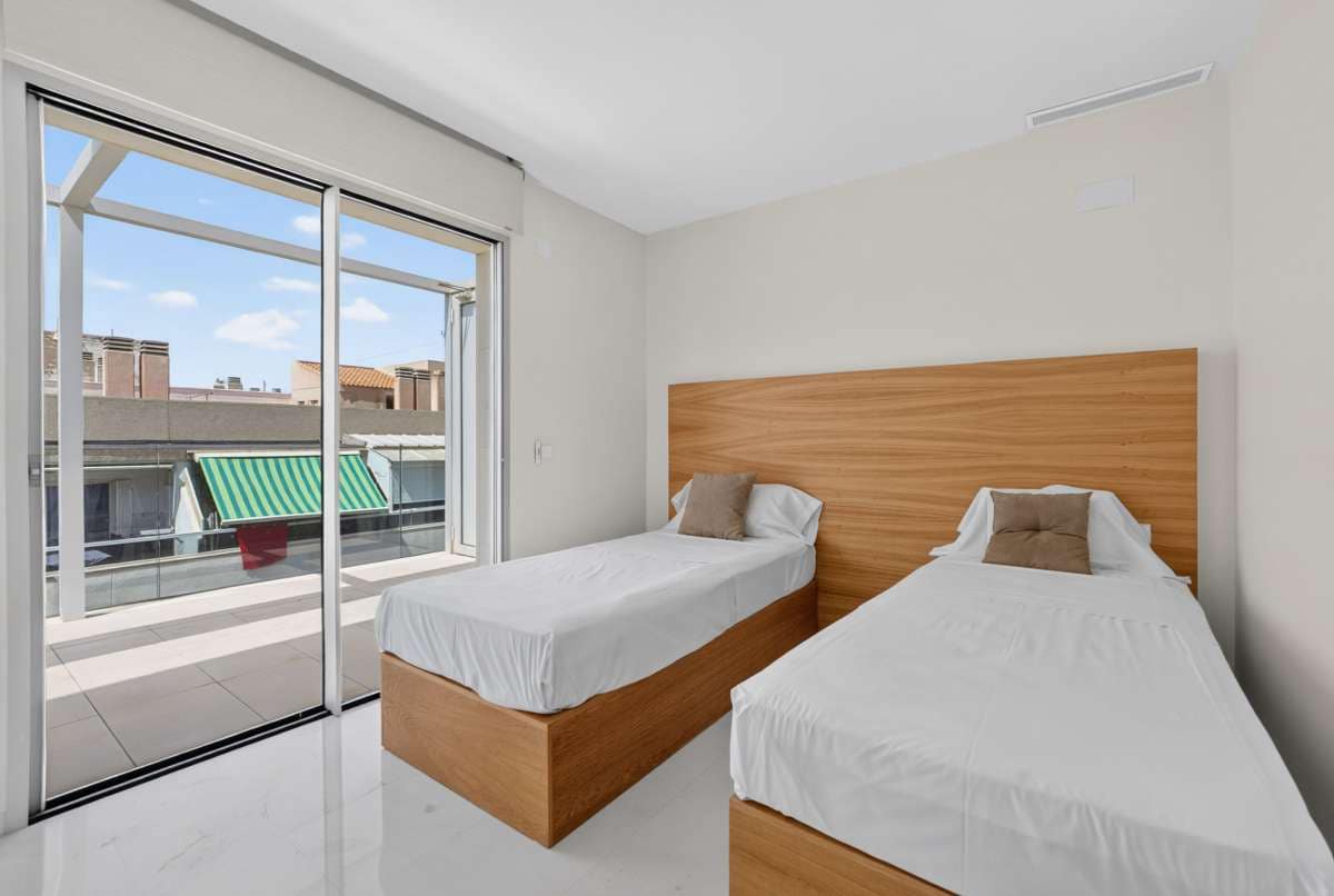 4 Zimmer Apartment zu verkaufen in Torrevieja - 1.265.000 € (Ref: 10048134)