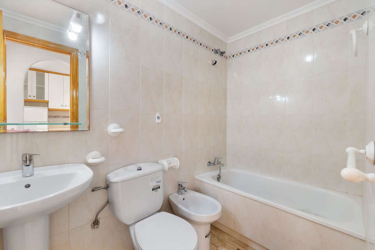 Apartament na sprzedaż w Arenales del Sol - 133 500 € (Ref: 8929356)