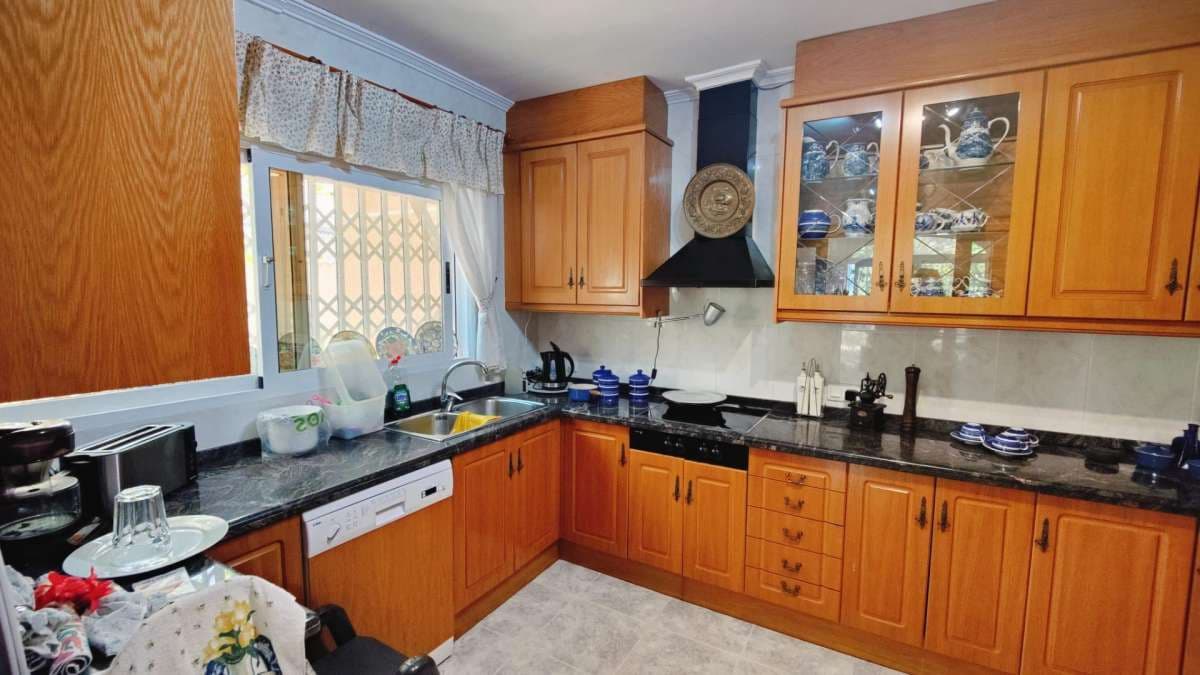 3 bedroom Villa for sale in Torrevieja - € 450,000 (Ref: 9137730)