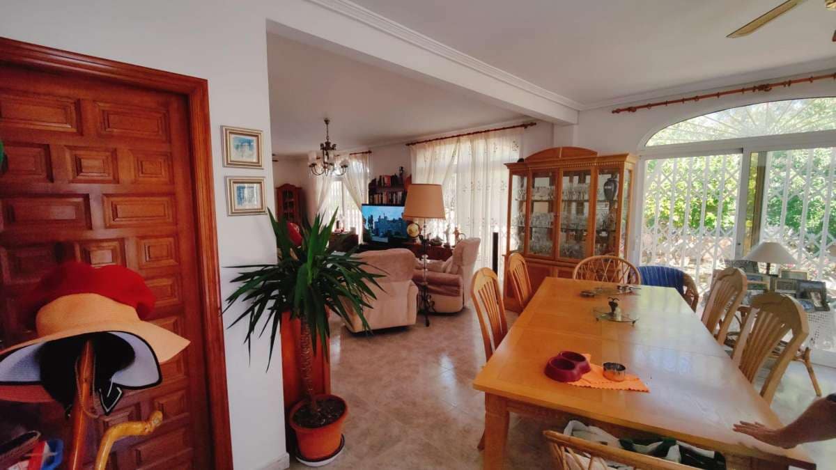 3 bedroom Villa for sale in Torrevieja - € 450,000 (Ref: 9137730)