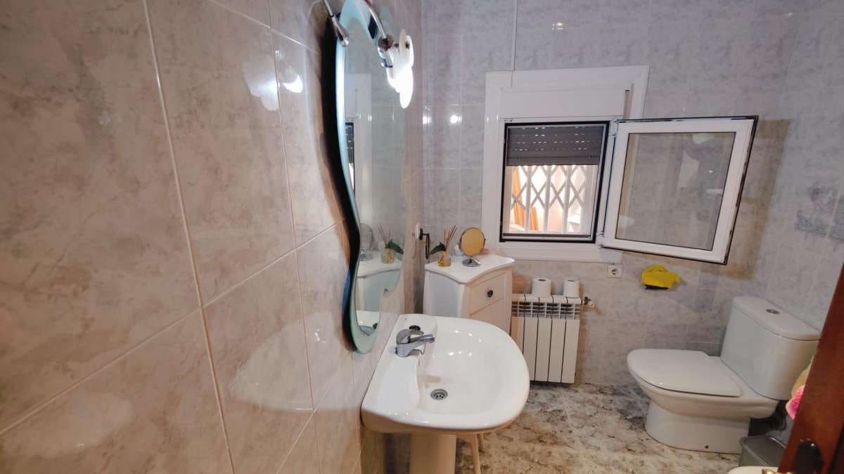 3 bedroom Villa for sale in Torrevieja - € 450,000 (Ref: 9137730)