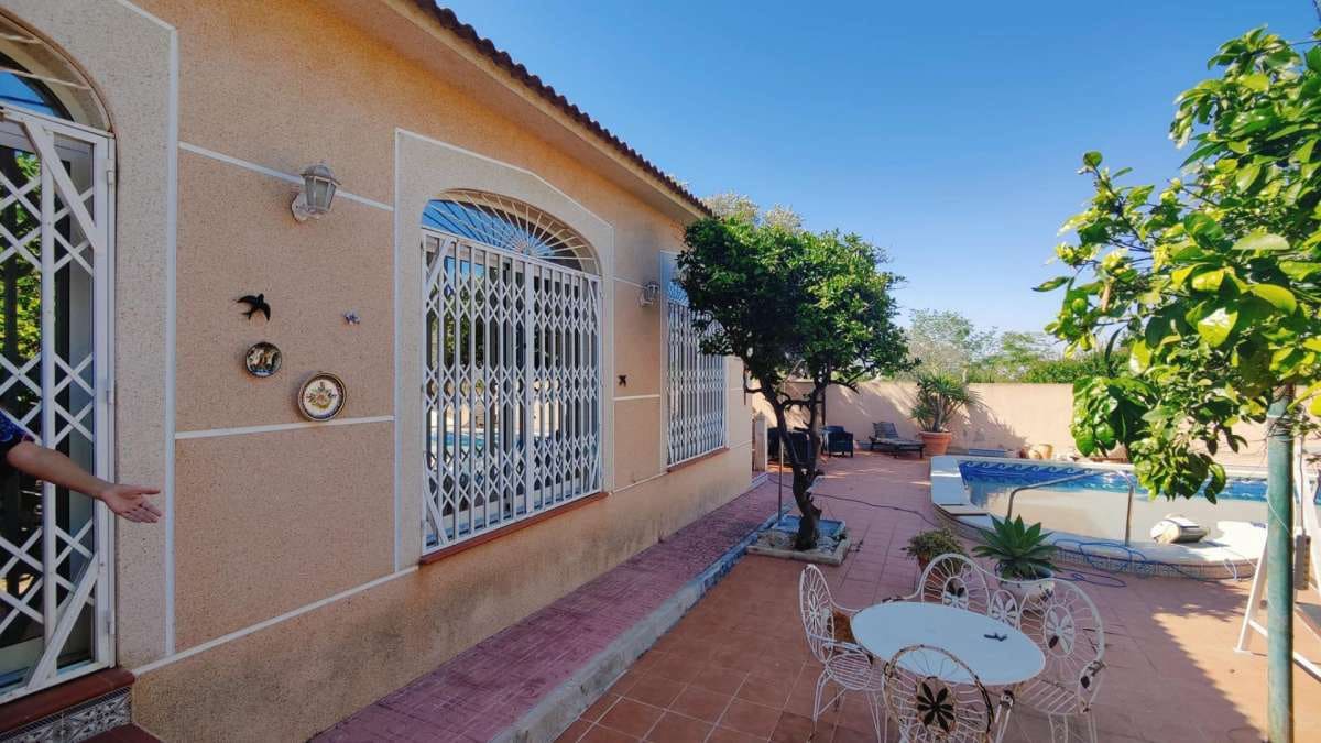3 bedroom Villa for sale in Torrevieja - € 450,000 (Ref: 9137730)