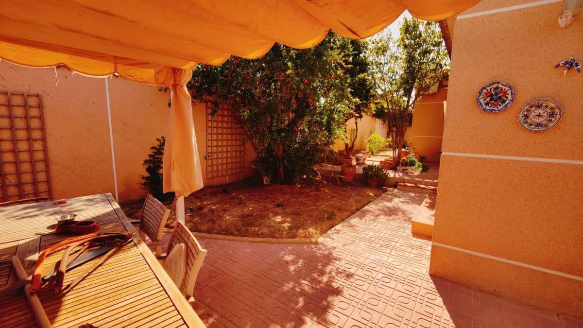 3 bedroom Villa for sale in Torrevieja - € 450,000 (Ref: 9137730)