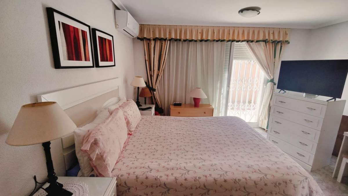 3 bedroom Villa for sale in Torrevieja - € 450,000 (Ref: 9137730)