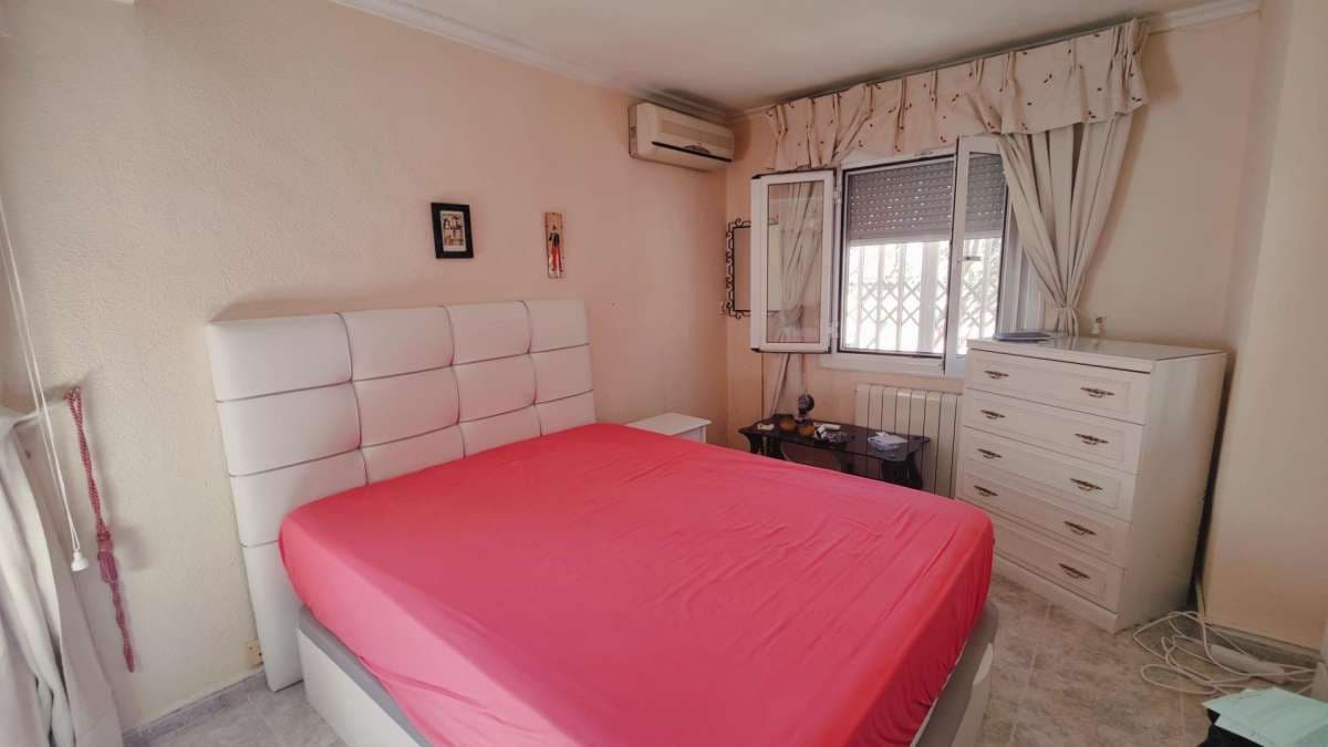 3 bedroom Villa for sale in Torrevieja - € 450,000 (Ref: 9137730)