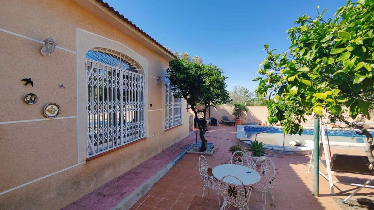 3 bedroom Villa for sale in Torrevieja - € 450,000 (Ref: 9137730)