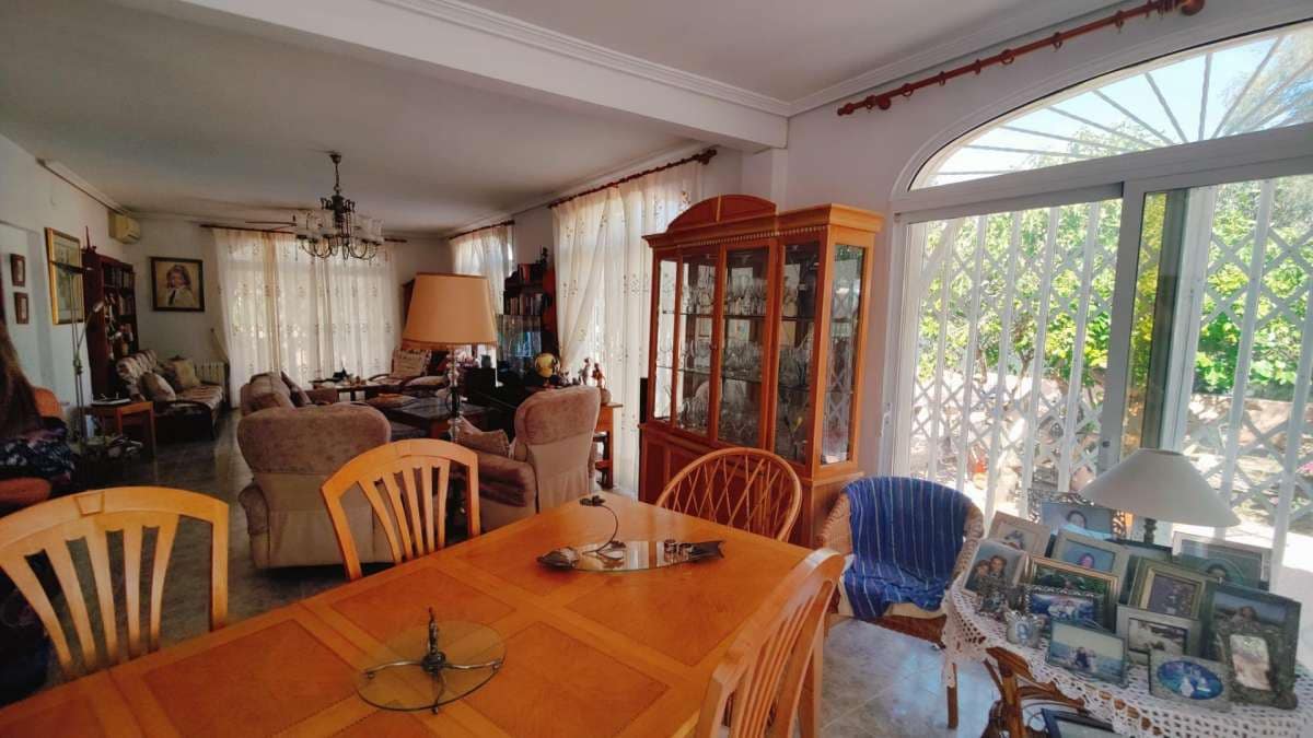 3 bedroom Villa for sale in Torrevieja - € 450,000 (Ref: 9137730)