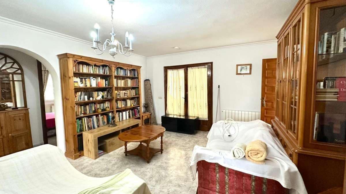 3 bedroom Villa for sale in Torrevieja - € 450,000 (Ref: 9137730)