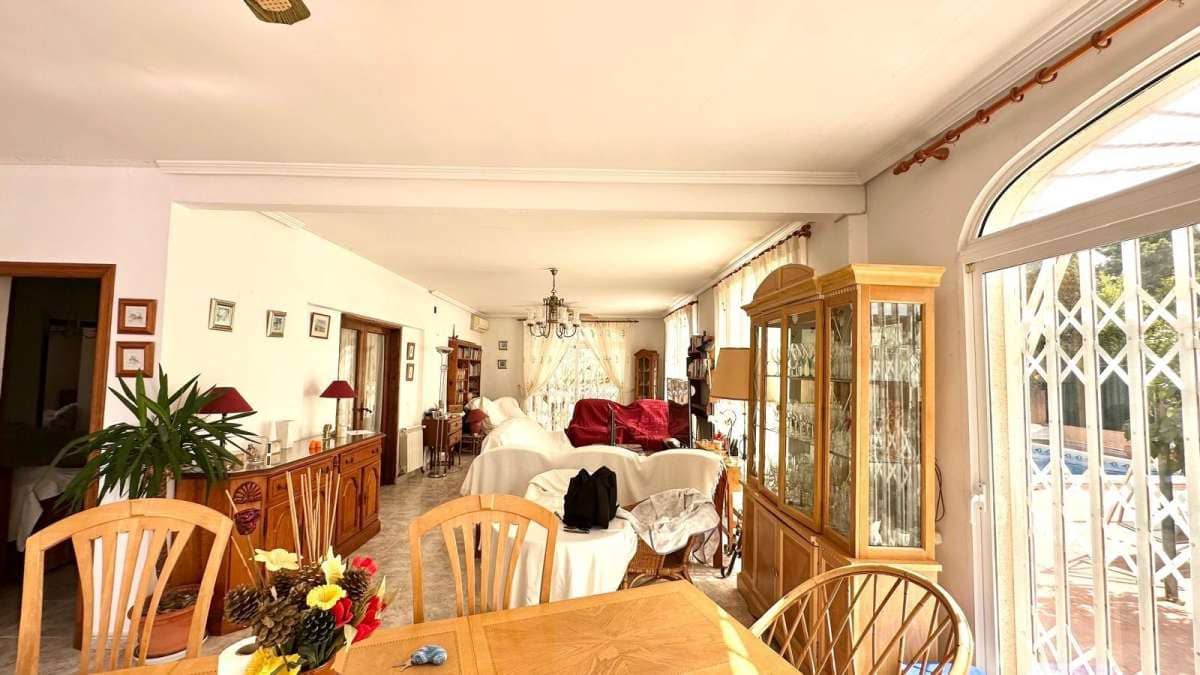 3 bedroom Villa for sale in Torrevieja - € 450,000 (Ref: 9137730)