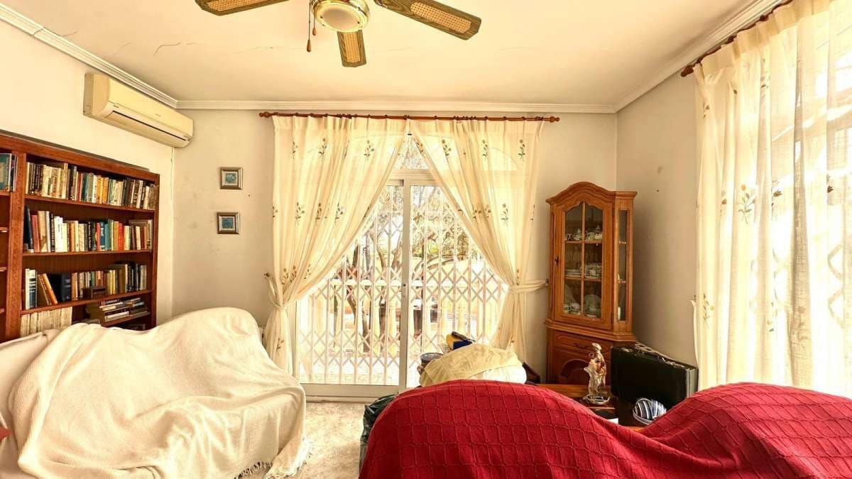 3 bedroom Villa for sale in Torrevieja - € 450,000 (Ref: 9137730)