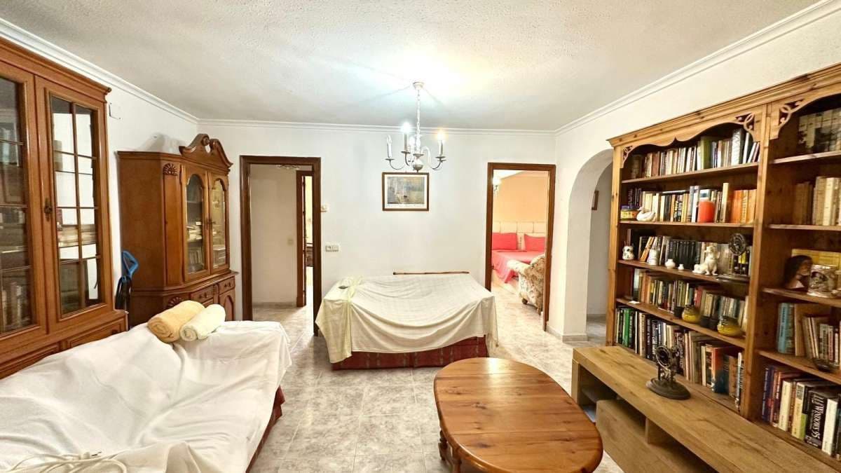 3 bedroom Villa for sale in Torrevieja - € 450,000 (Ref: 9137730)