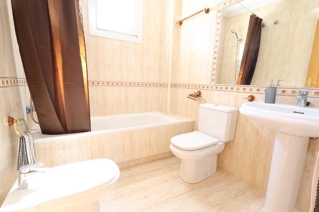 3 soverom Hus til salgs i Orihuela Costa med svømmebasseng garasje - € 390 000 (Ref: 9137732)
