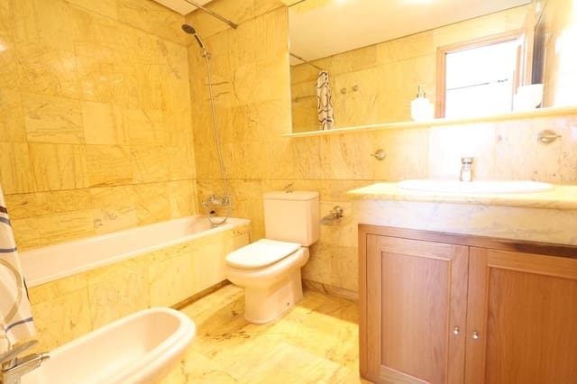 3 soverom Hus til salgs i Orihuela Costa, Orihuela med svømmebasseng garasje - € 390 000 (Ref: 9137732)