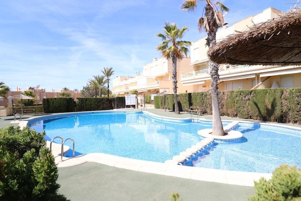 3 soverom Hus til salgs i Orihuela Costa med svømmebasseng garasje - € 390 000 (Ref: 9137732)
