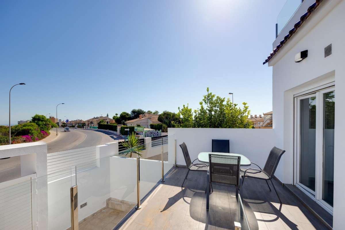 2 bedroom Villa for sale in Torrevieja - € 290,000 (Ref: 9137742)