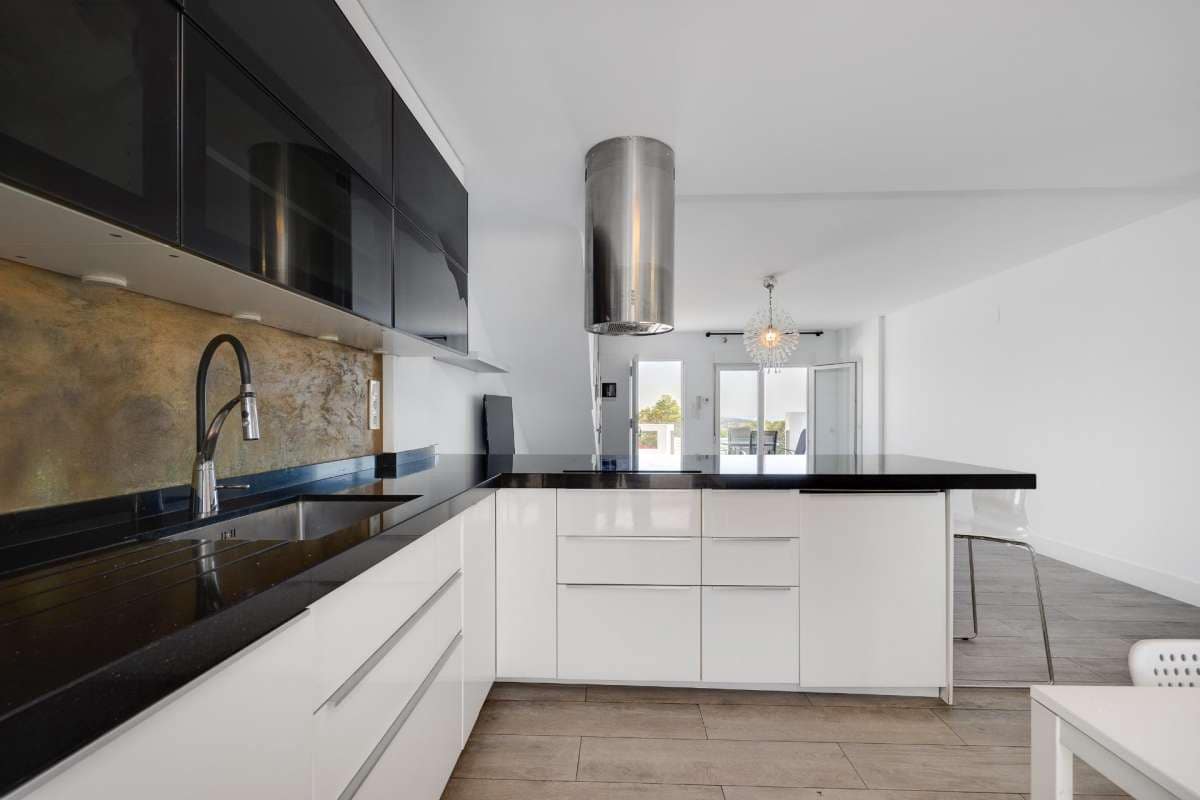 2 bedroom Villa for sale in Torrevieja - € 290,000 (Ref: 9137742)