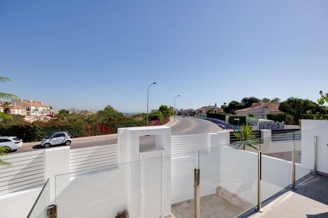 2 bedroom Villa for sale in Torrevieja - € 290,000 (Ref: 9137742)