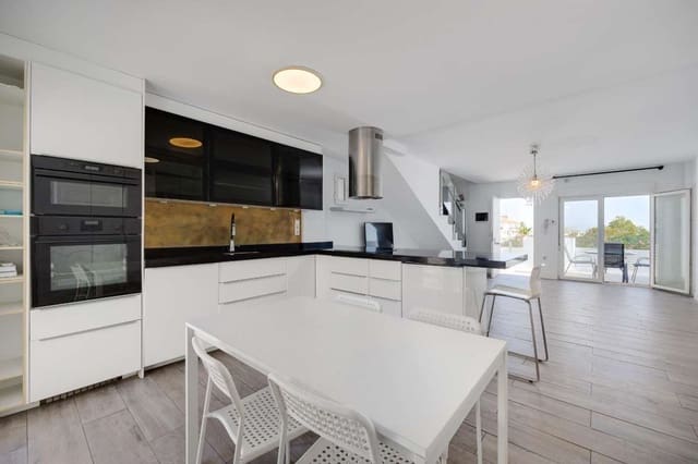 2 bedroom Villa for sale in Torrevieja - € 290,000 (Ref: 9137742)