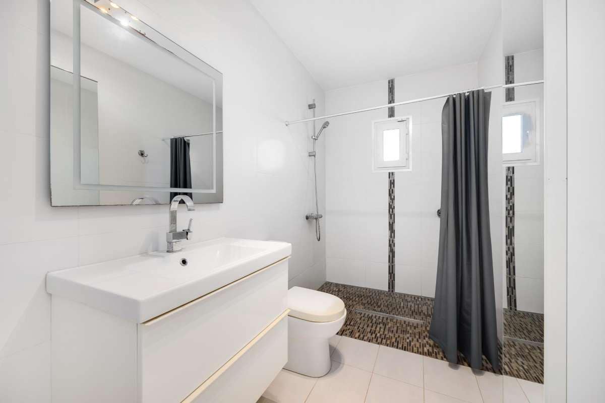 2 bedroom Villa for sale in Torrevieja - € 290,000 (Ref: 9137742)