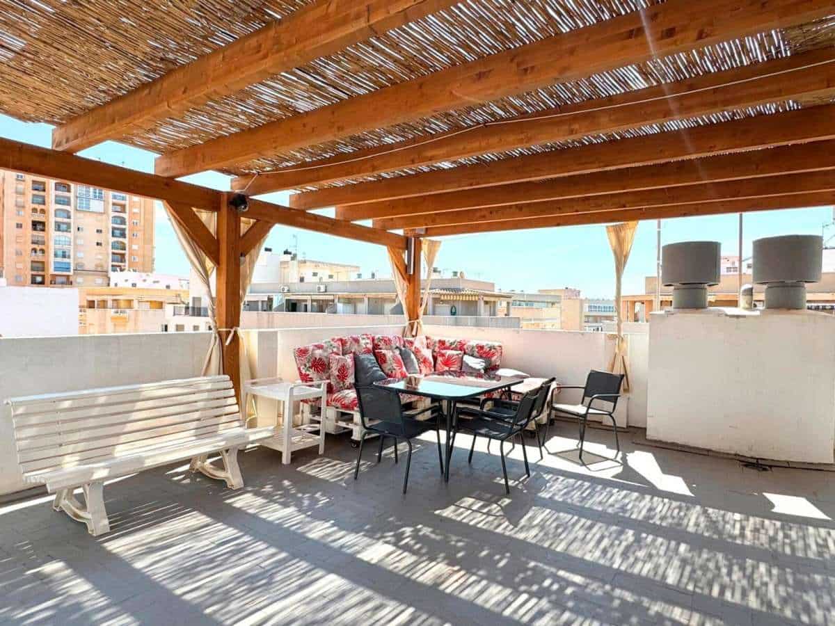 3 bedroom Apartment for sale in Torrevieja - € 255,000 (Ref: 9137745)