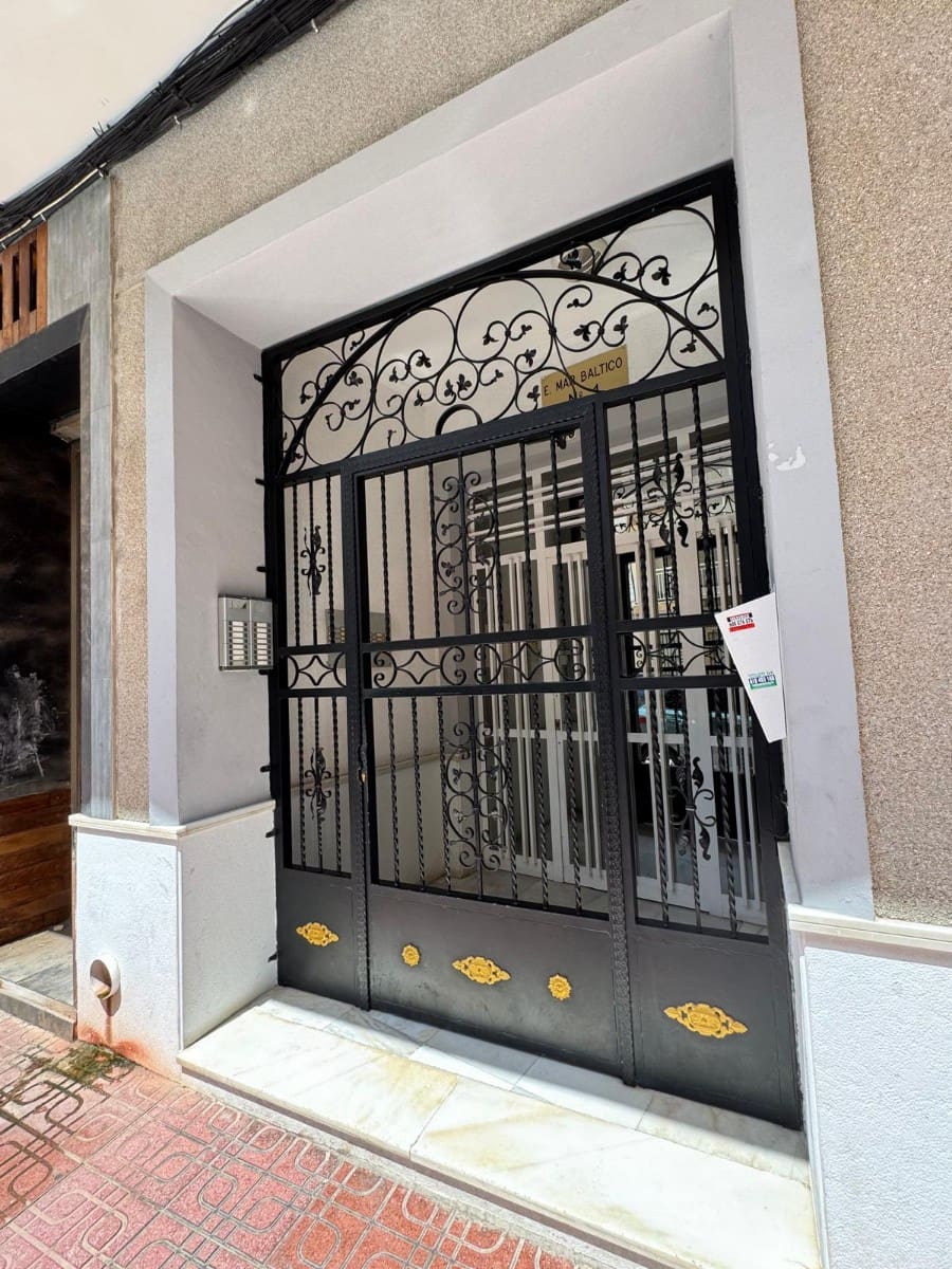 3 bedroom Apartment for sale in Torrevieja - € 255,000 (Ref: 9137745)