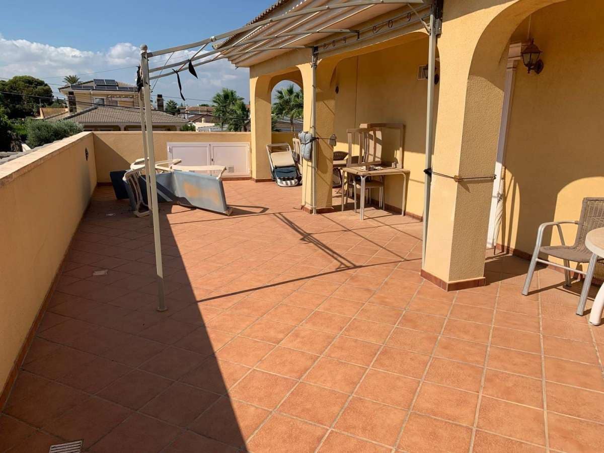 6 bedroom Villa for sale in Torrevieja - € 598,000 (Ref: 9137763)