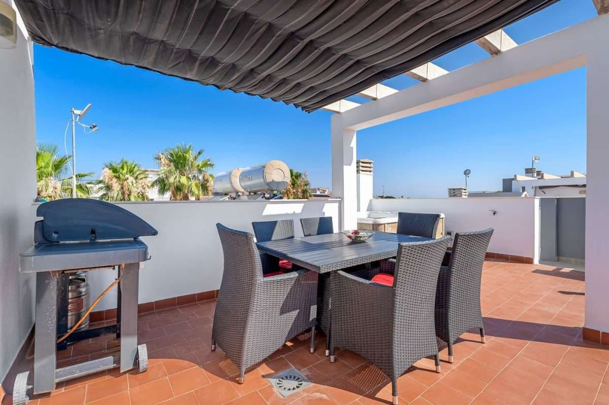 2 bedroom Penthouse for sale in Orihuela Costa - € 279,000 (Ref: 9137776)