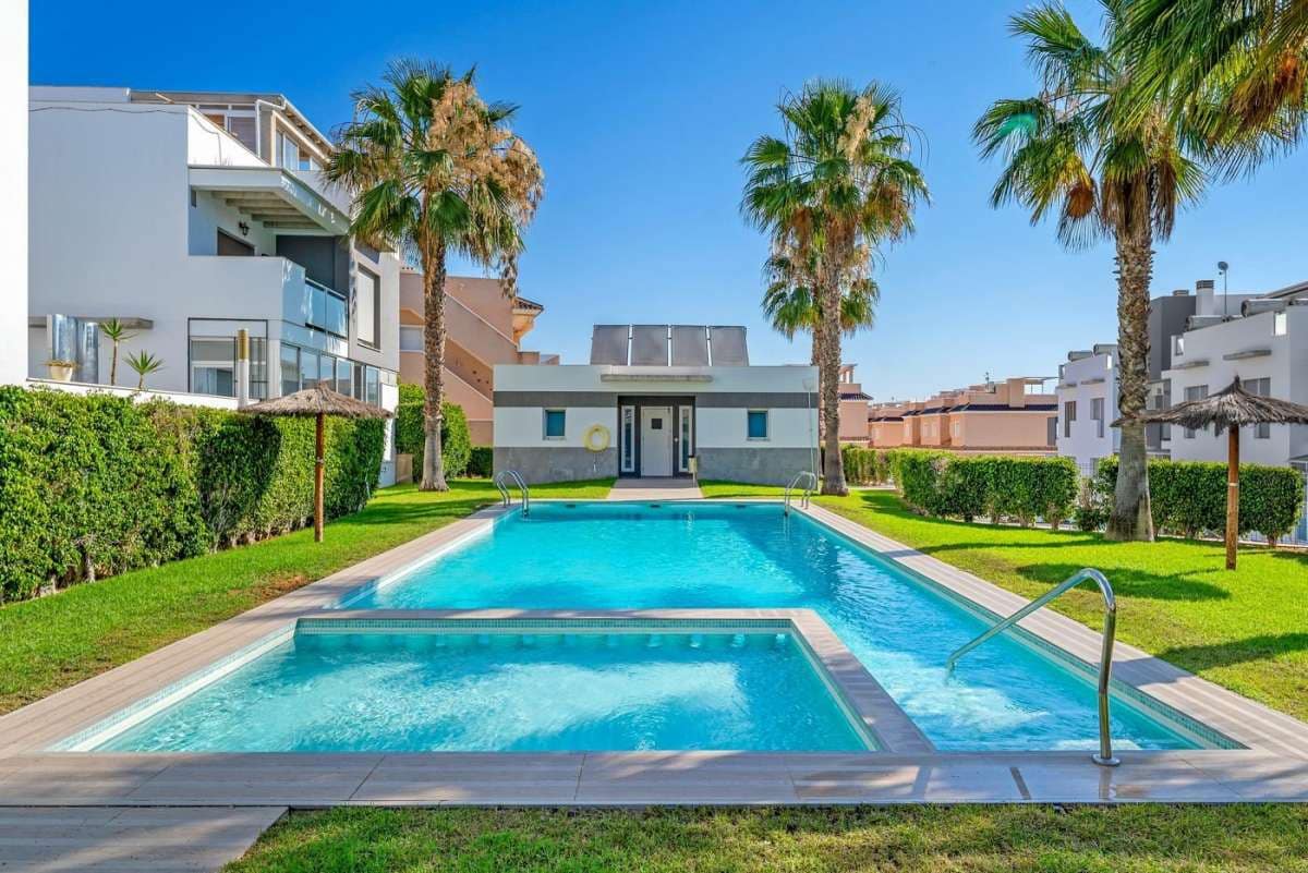 2 bedroom Penthouse for sale in Orihuela Costa - € 279,000 (Ref: 9137776)