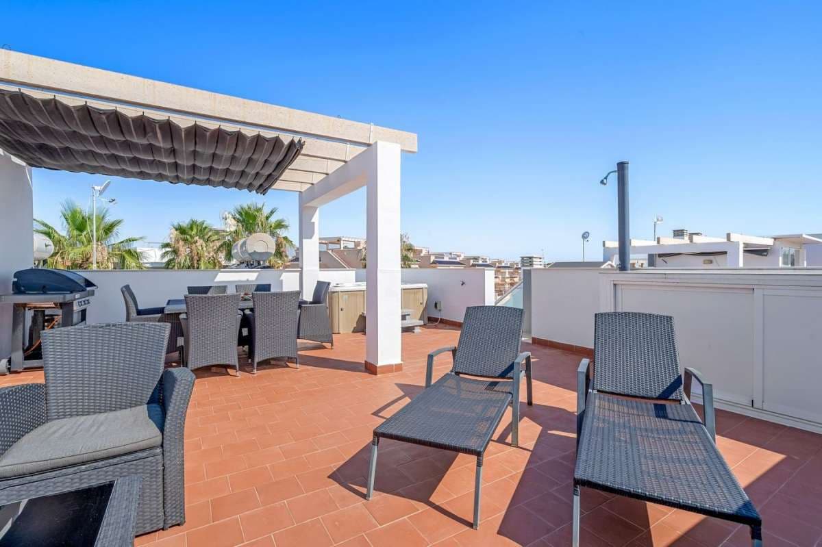2 bedroom Penthouse for sale in Orihuela Costa - € 279,000 (Ref: 9137776)