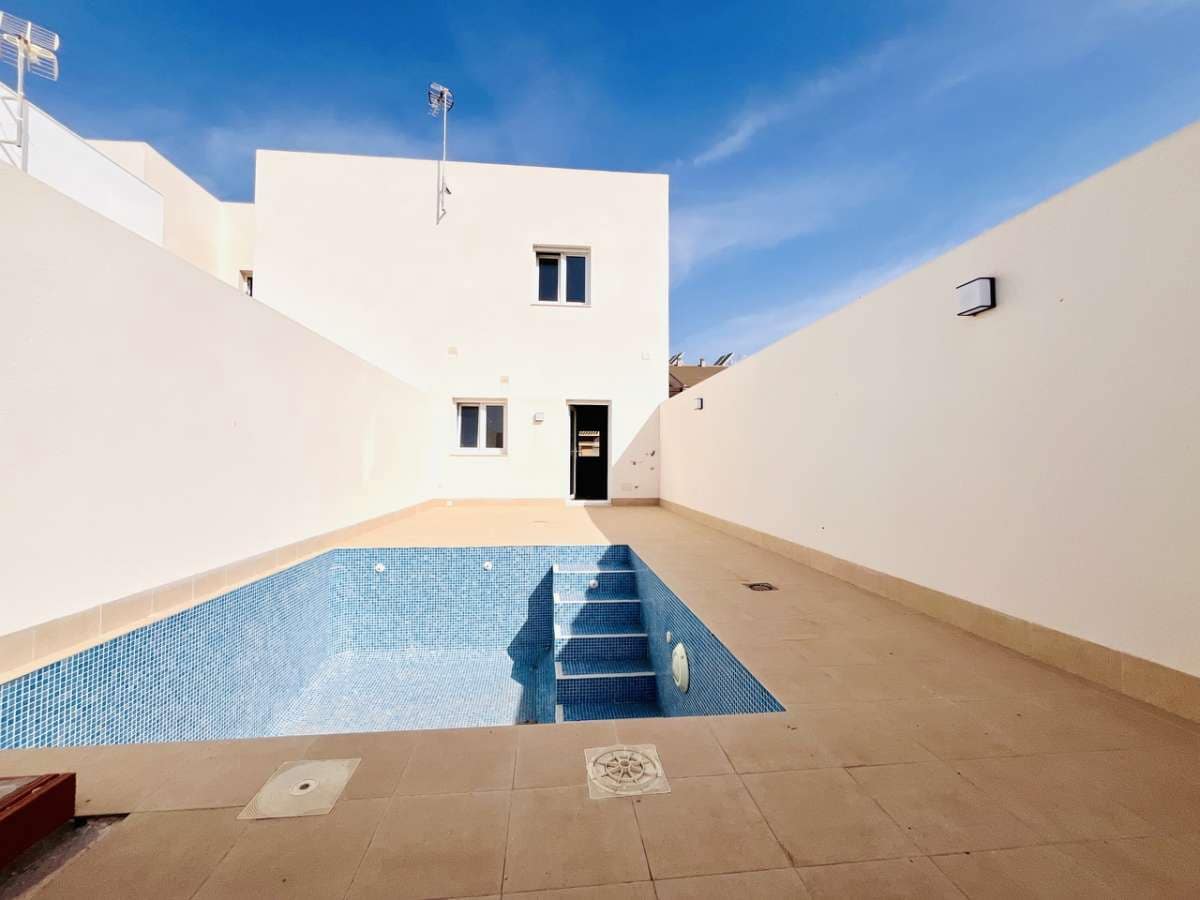 3 bedroom Villa for sale in Pilar de la Horadada - € 265,000 (Ref: 9137838)