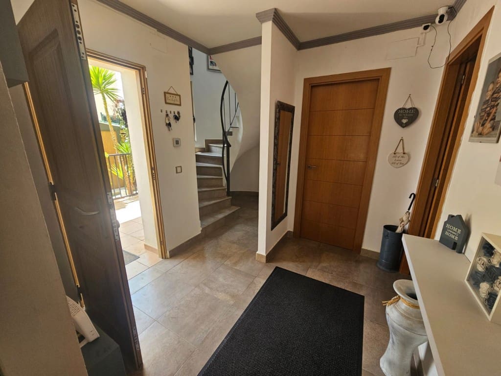 3 bedroom Villa for sale in Finestrat - € 625,000 (Ref: 9138167)