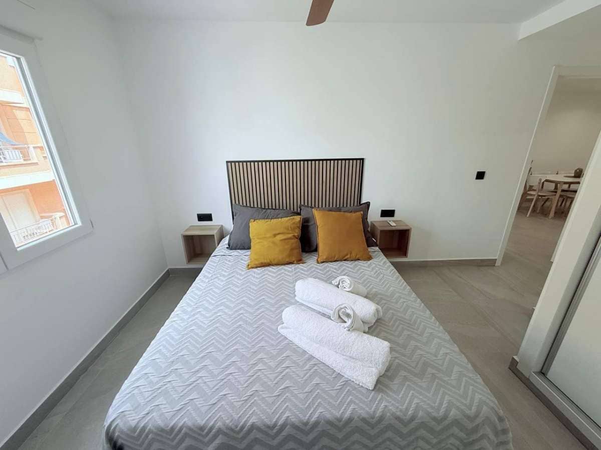 Apartamento de 3 habitaciones en Torrevieja en venta - 285.000 € (Ref: 9138529)