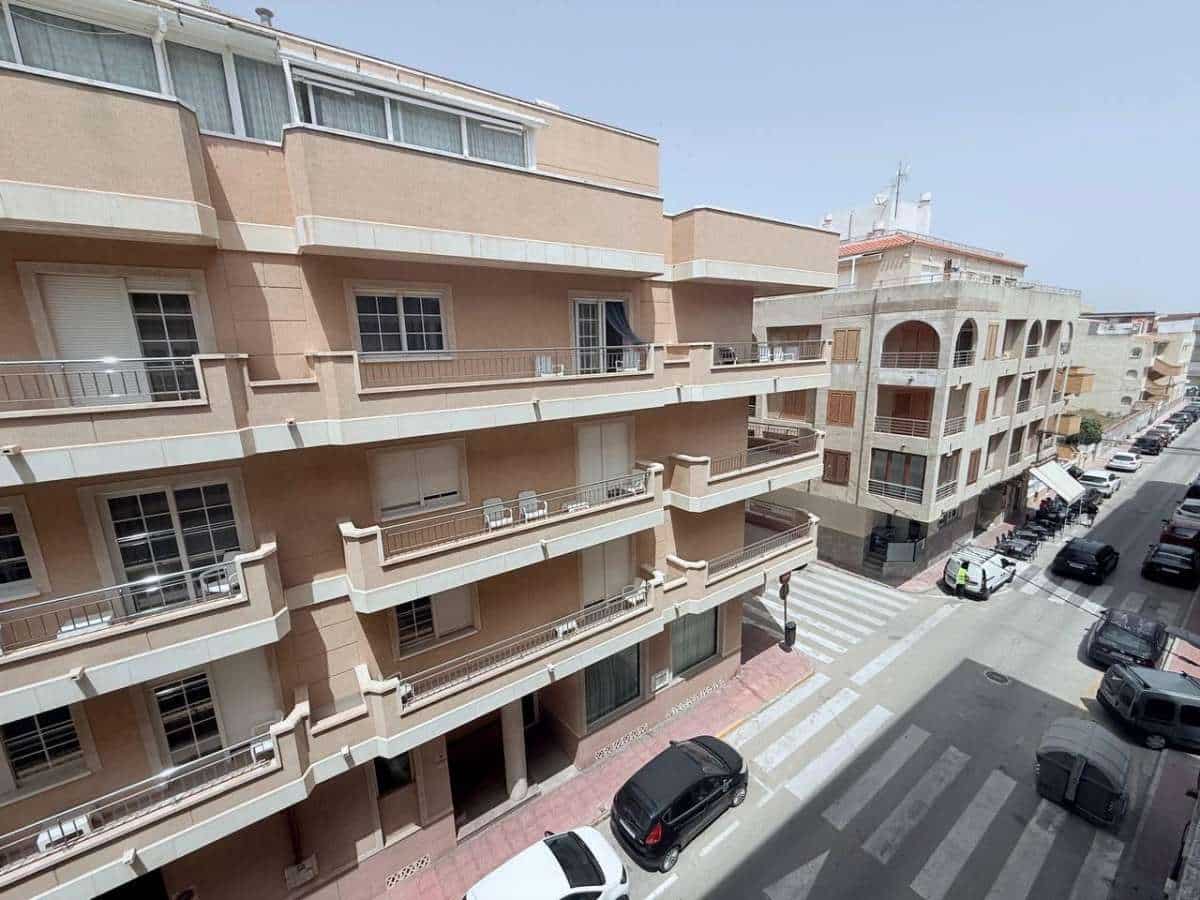 Apartamento de 3 habitaciones en Torrevieja en venta - 285.000 € (Ref: 9138529)