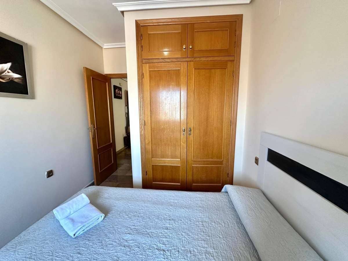 Apartamento de 4 habitaciones en Torrevieja en venta - 275.000 € (Ref: 9138532)