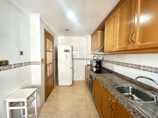 Apartamento de 4 habitaciones en Torrevieja en venta - 275.000 € (Ref: 9138532)