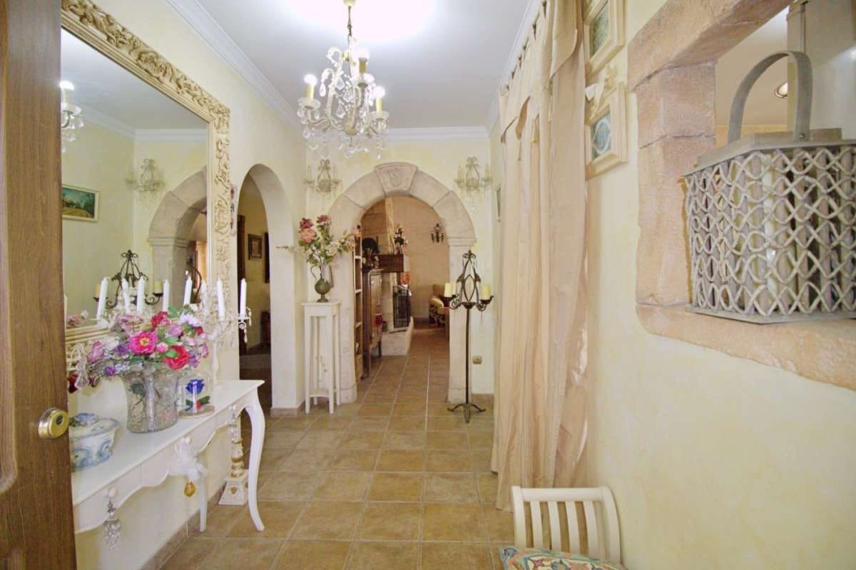 5 bedroom Villa for sale in Elche / Elx - € 620,000 (Ref: 9138537)