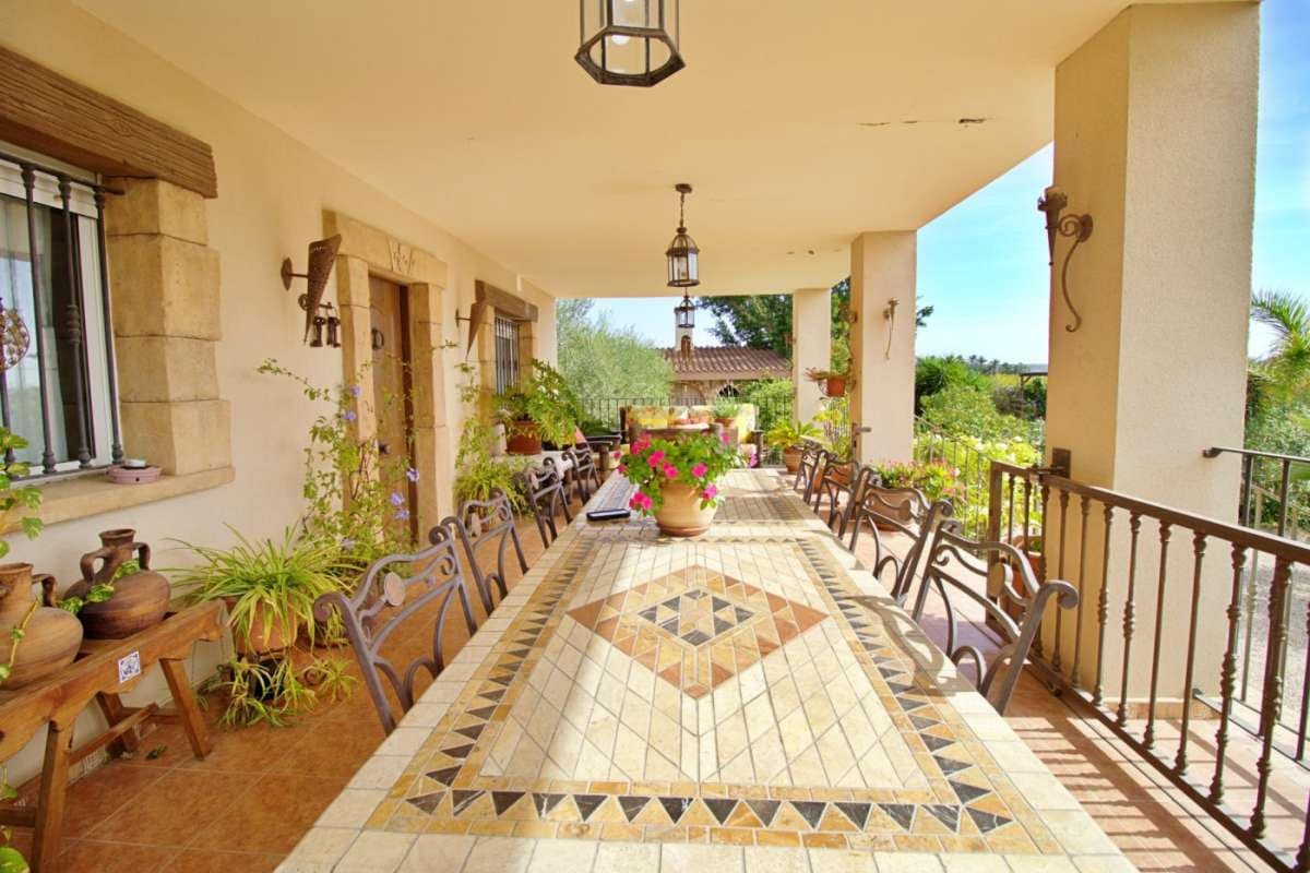 5 bedroom Villa for sale in Elche / Elx - € 620,000 (Ref: 9138537)