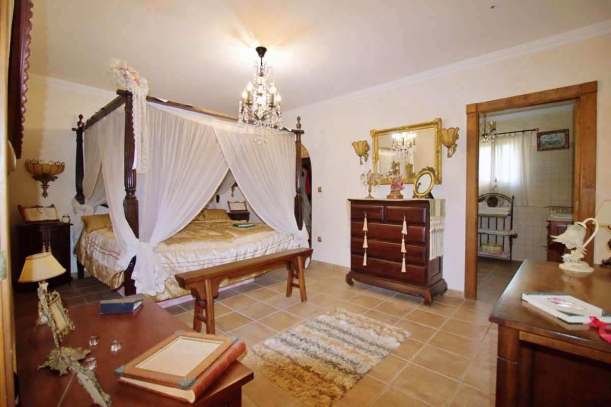 5 bedroom Villa for sale in Elche / Elx - € 620,000 (Ref: 9138537)