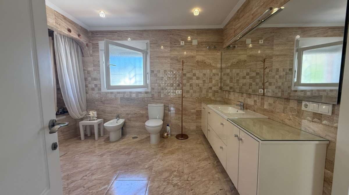 7 bedroom Villa for sale in Torrevieja - € 930,000 (Ref: 9138740)