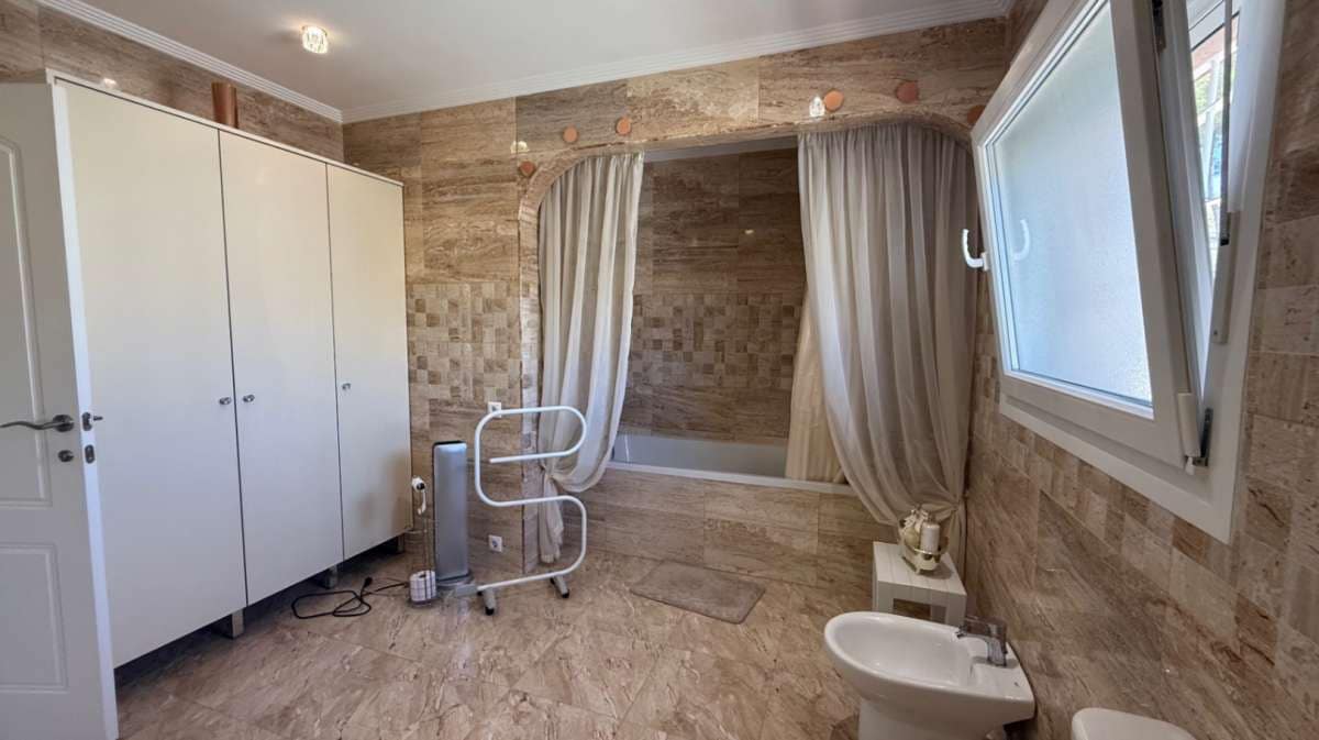 7 bedroom Villa for sale in Torrevieja - € 930,000 (Ref: 9138740)