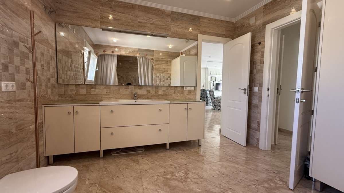 7 bedroom Villa for sale in Torrevieja - € 930,000 (Ref: 9138740)